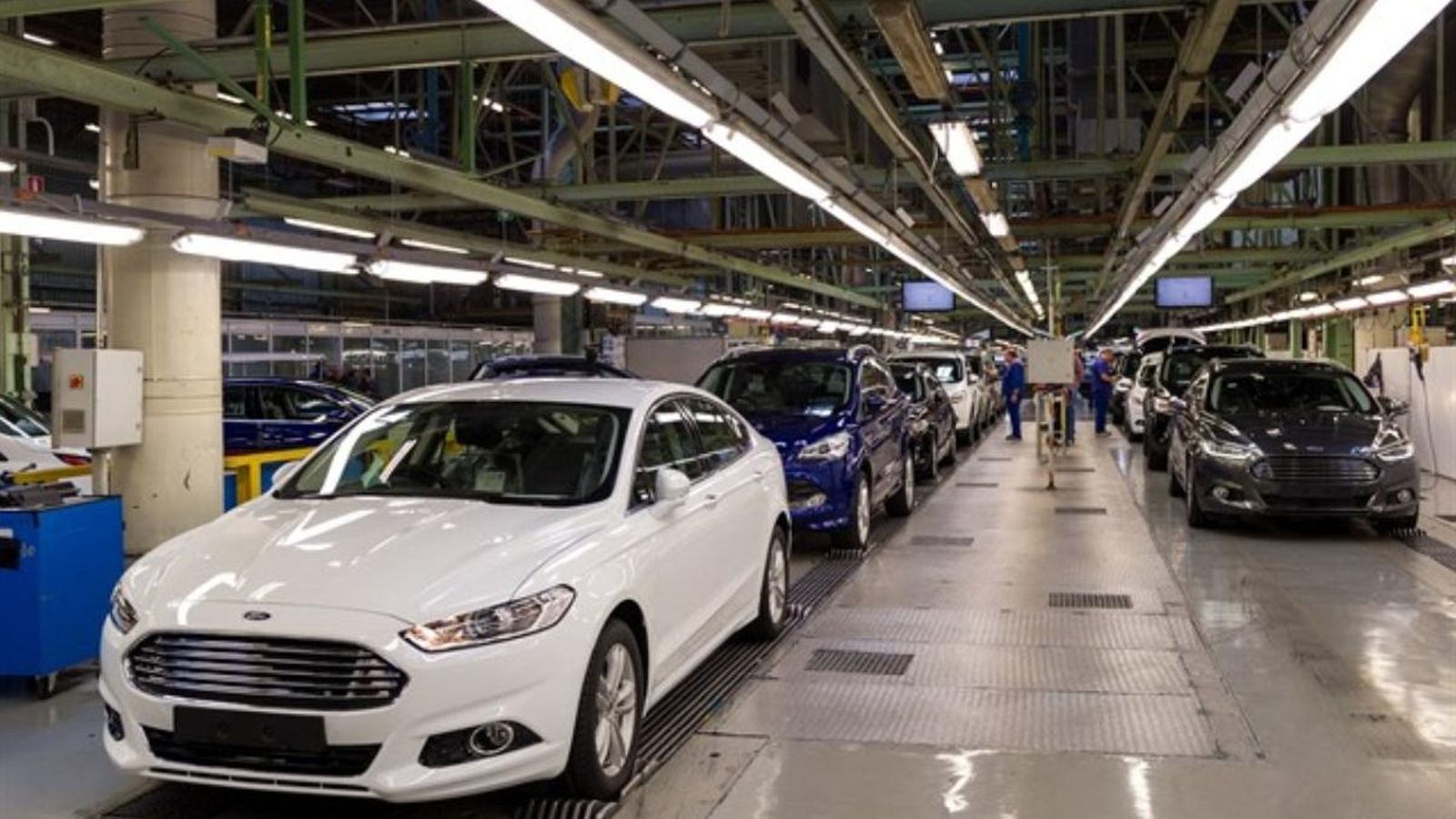 El sector de l'automobil va vendre a l'exterior per valor de 5.889 milions, que representa un descens del 9,3%, segons dades del Ministeri d'Indústria.