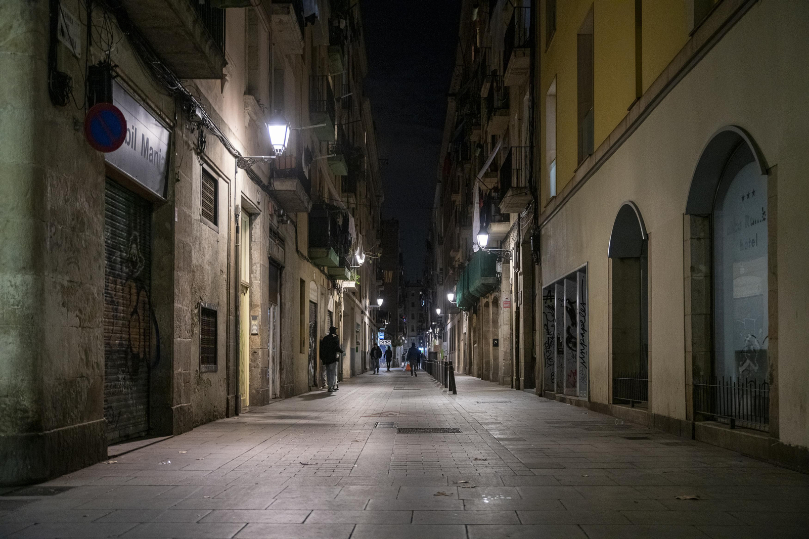 En imatge, el carrer del Raval on hi havia el presumpte narcopís en què va ser detingut Ricart