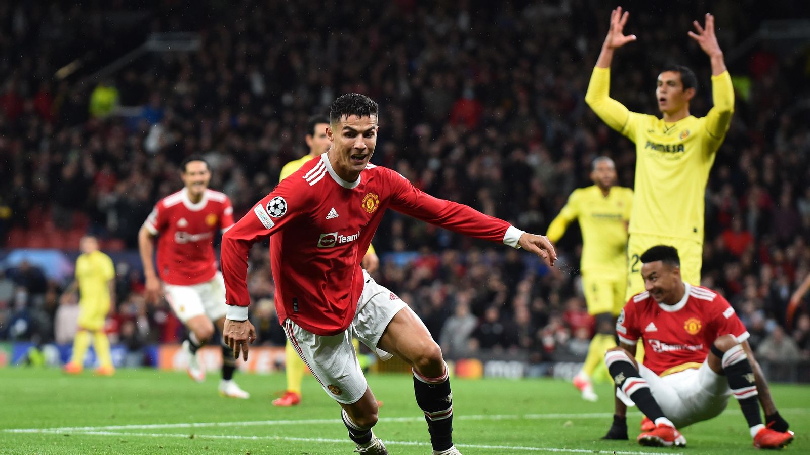 Cristiano Ronaldo, instants després de marcar el gol de la victòria per al Manchester