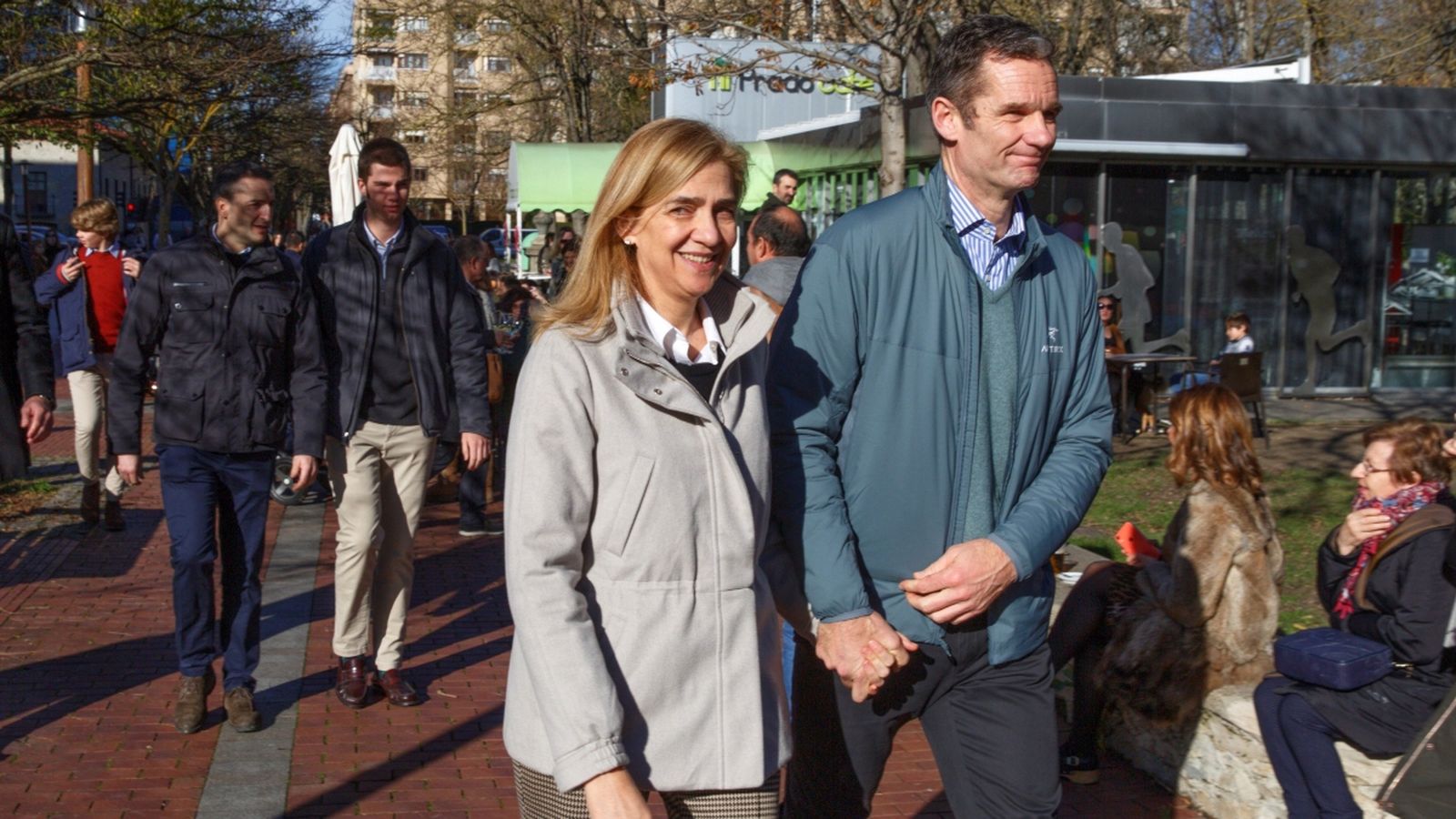 Urdangarin aprofita l’eixida de la presó per a passejar per Vitòria i anar a missa