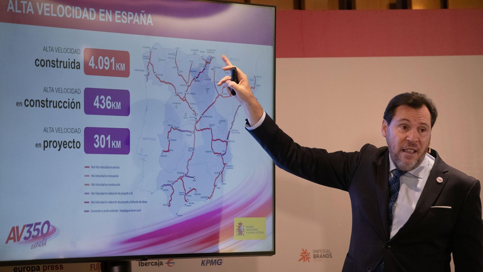 El ministre de Transports i Mobilitat Sostenible, Óscar Puente, durant un desdejuni informatiu d'Europa Press, este dilluns a Madrid