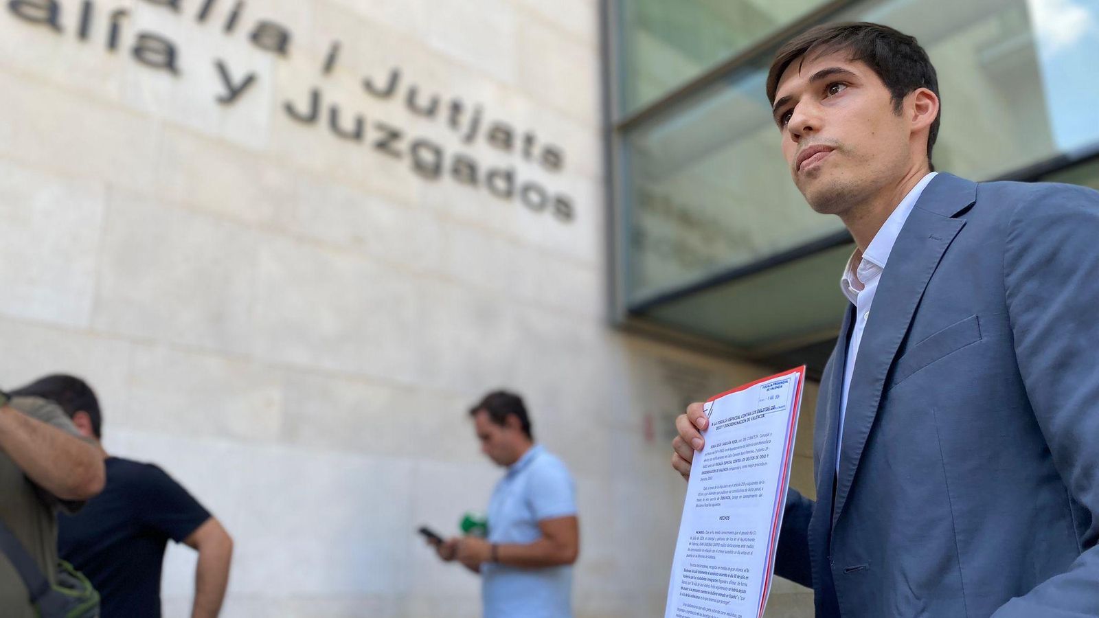 Borja Sanjuán, portaveu socialista a l'Ajuntament de València, a les portes de la Ciutat de la Justícia este dijous