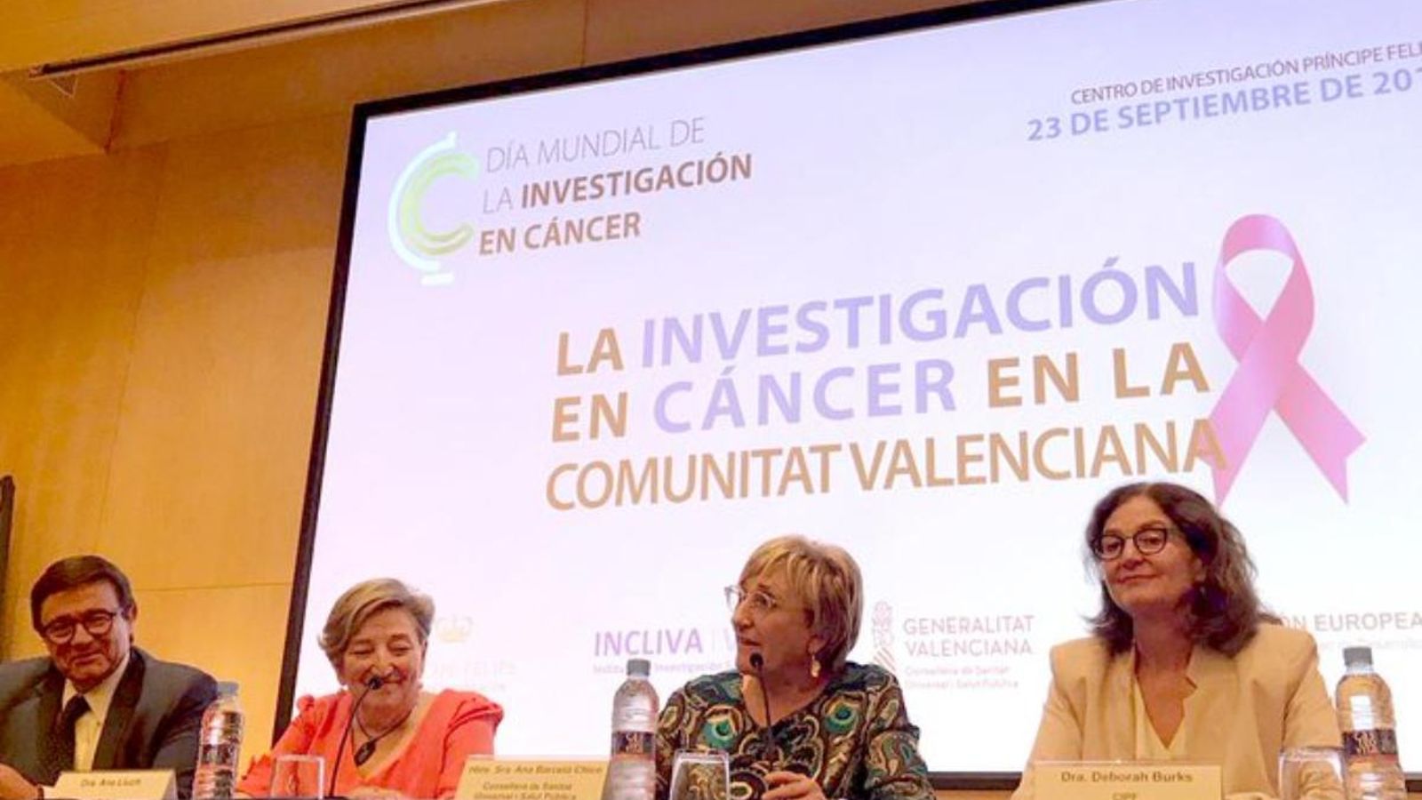 Alguns dels ponents de la jornada prèvia al Dia Mundial de la Investigació del Càncer, celebrada a València.