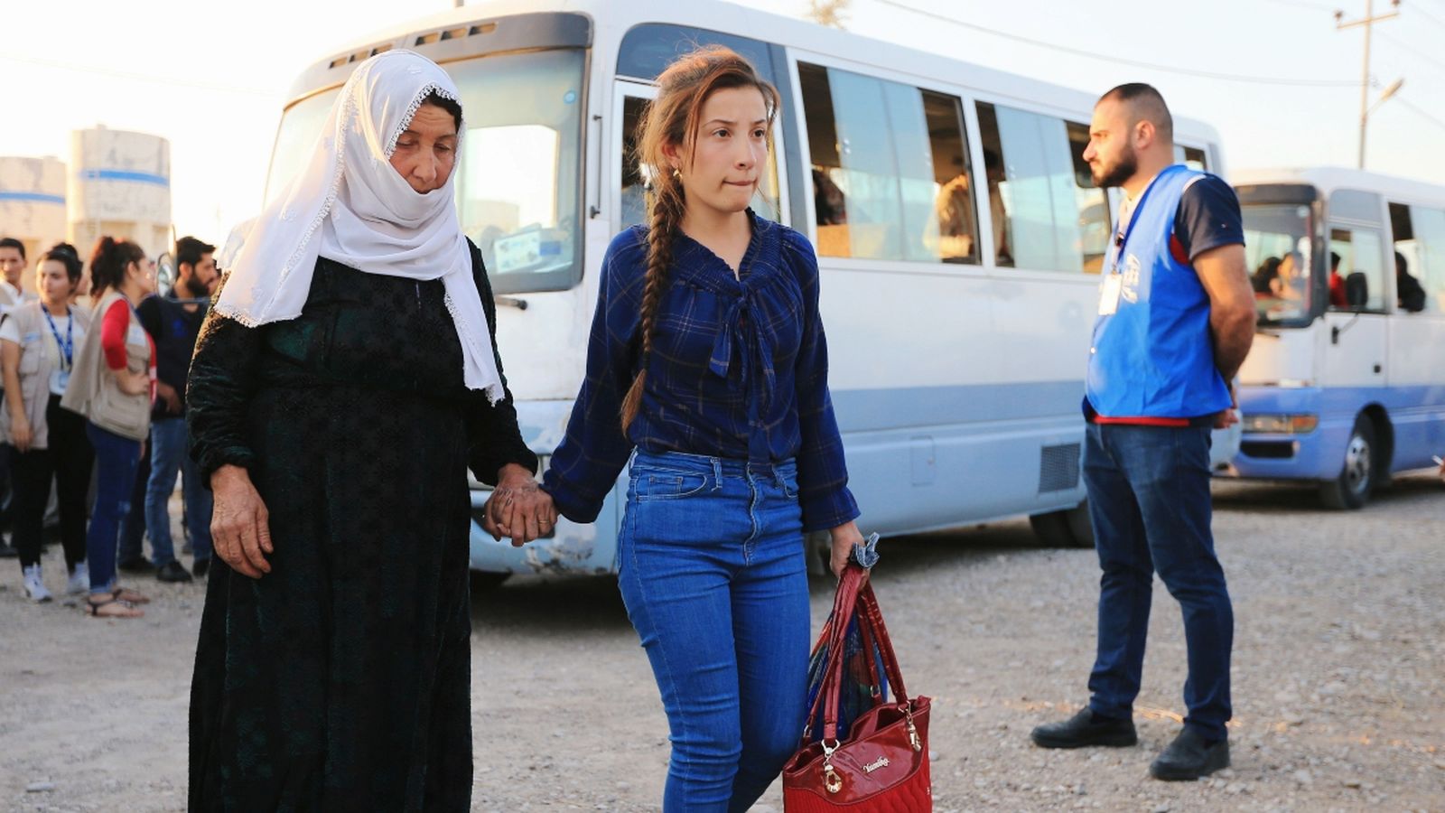 Famílies desplaçades per l’ofensiva turca contra Síria arriben a un camp de refugiats a l’Iraq