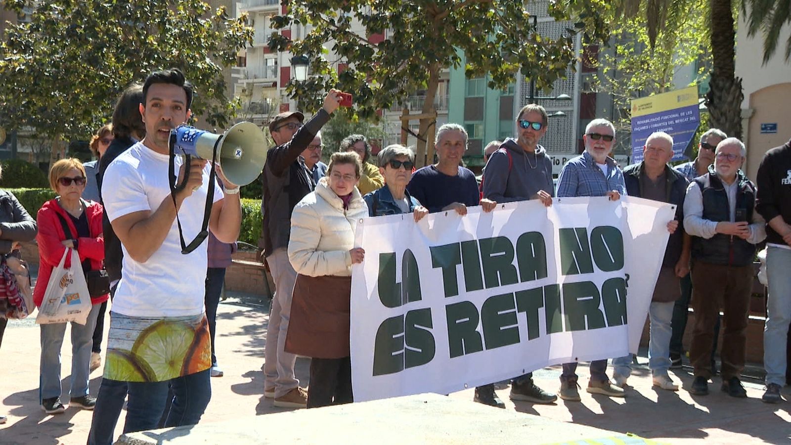 "La Tira no es retira"