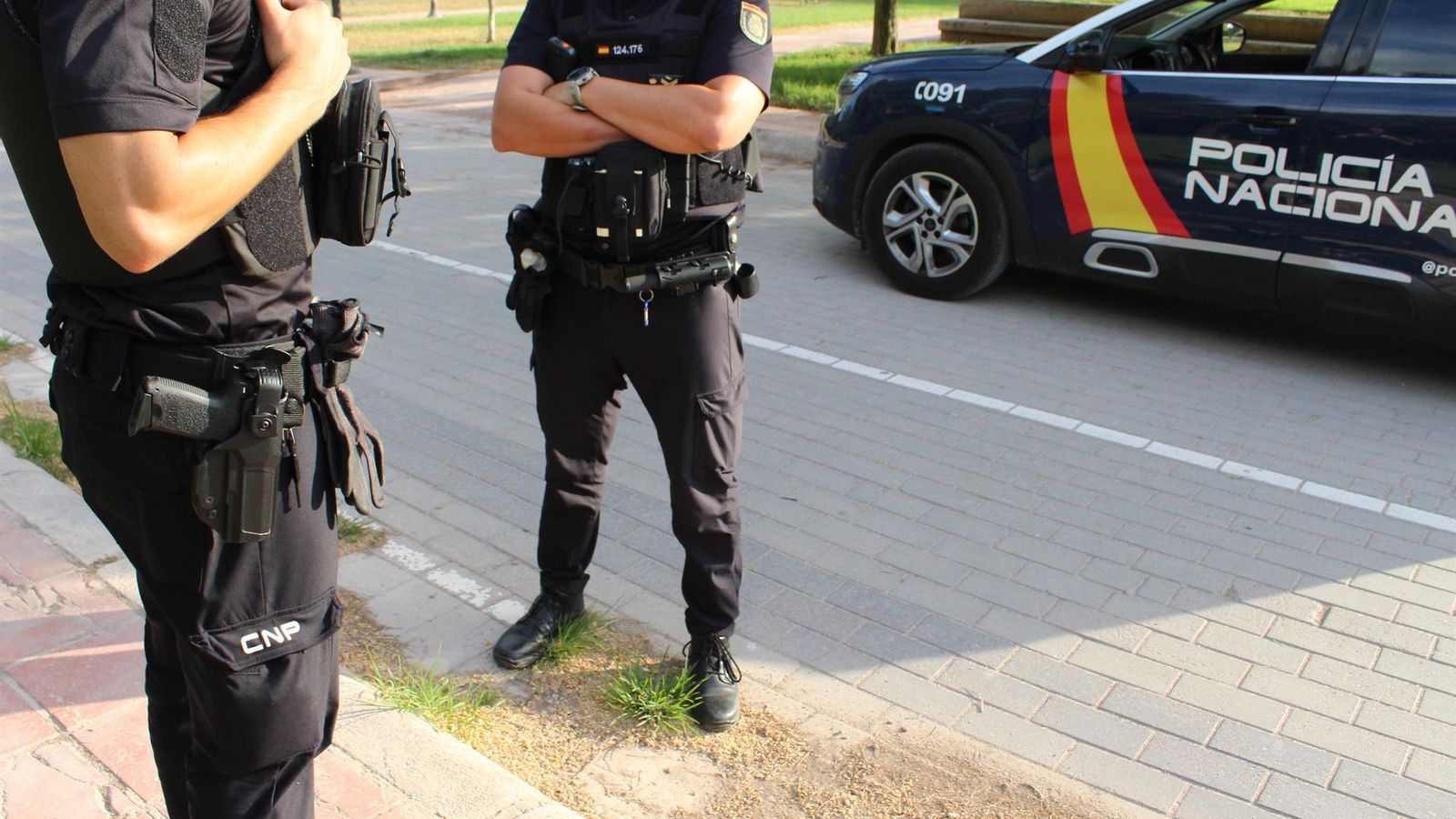 Dos agents de la Policia Nacional, en arxiu