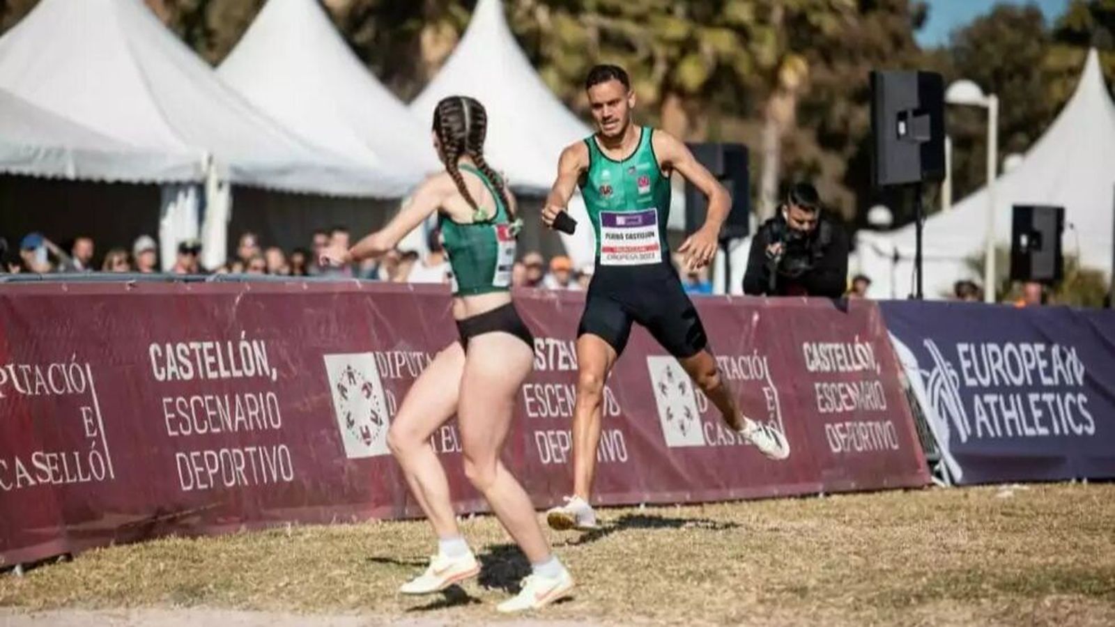 Dos atletes del Platges de Castelló, durant una prova