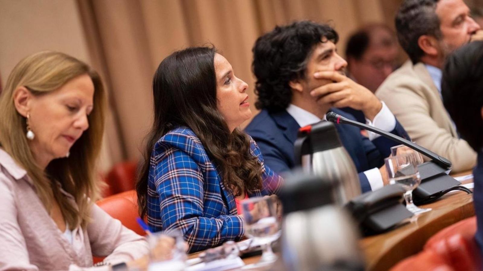 La diputada valenciana del PP en el Congrés Belén Hoyo (centre), en una imatge d'arxiu