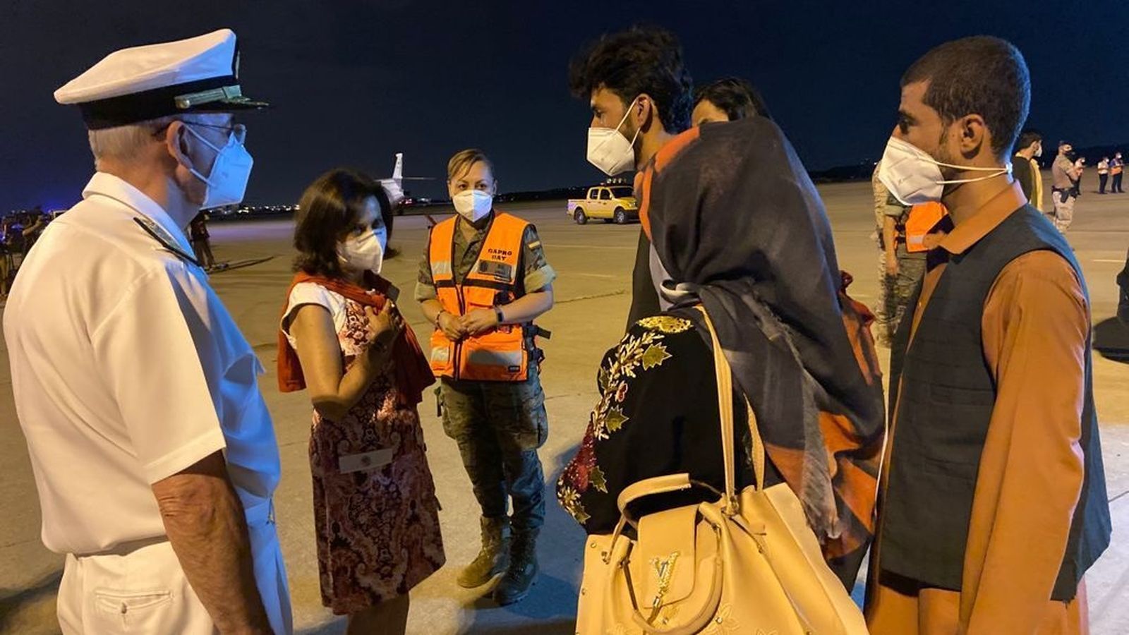 La ministra rep als afganesos