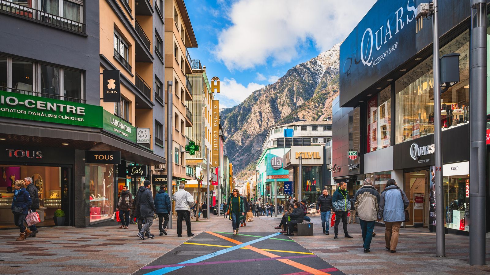Les compres i eixir a la natura, son els principals atractius d'Andorra