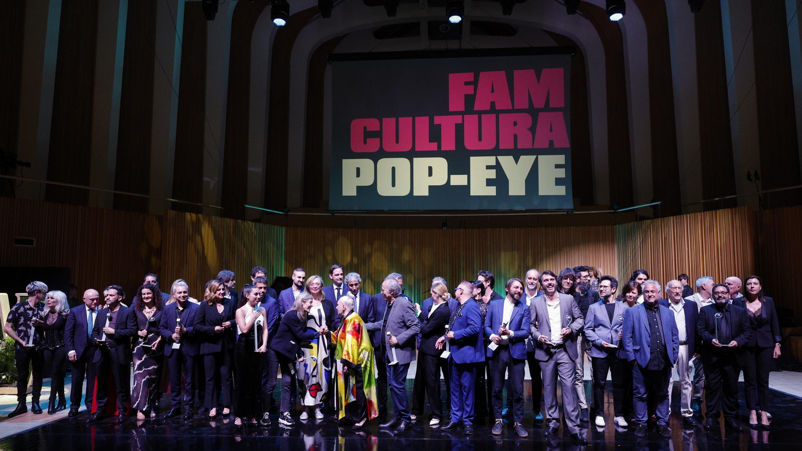 Foto de família en la cloenda de la gala del premis Pop Eye