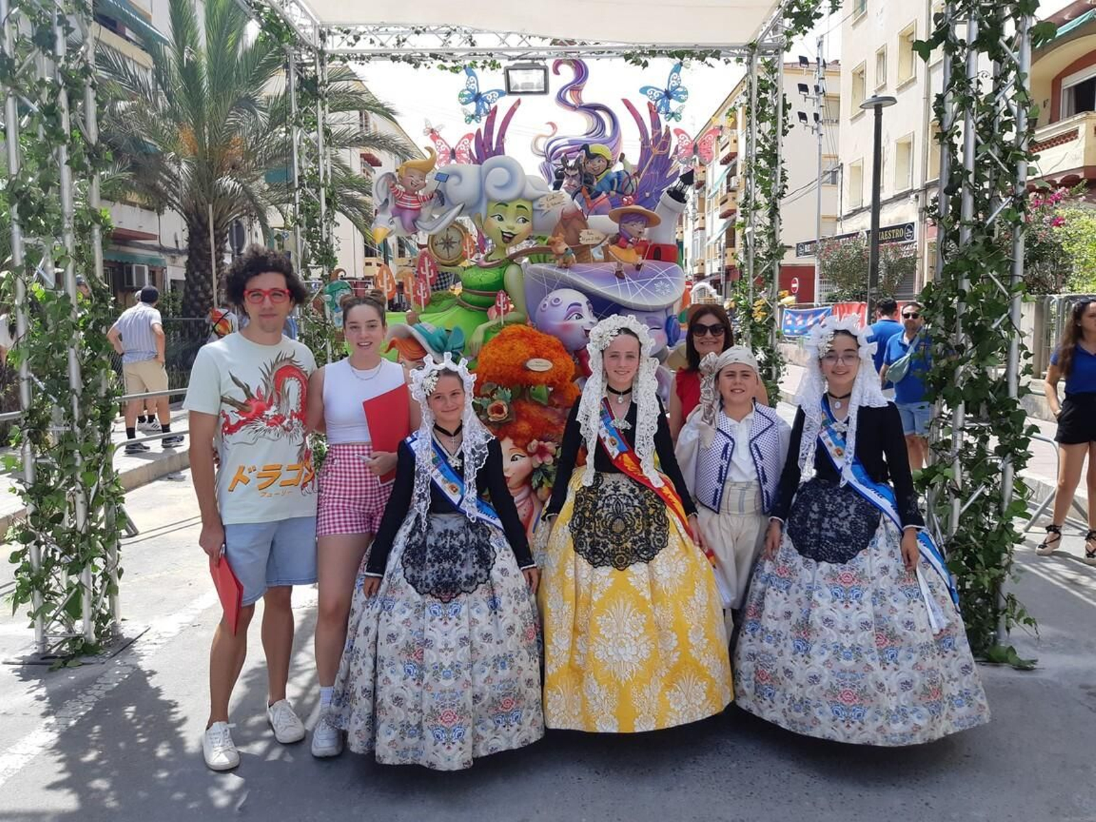 El segon premi ha sigut per a la foguera Sagrada Família