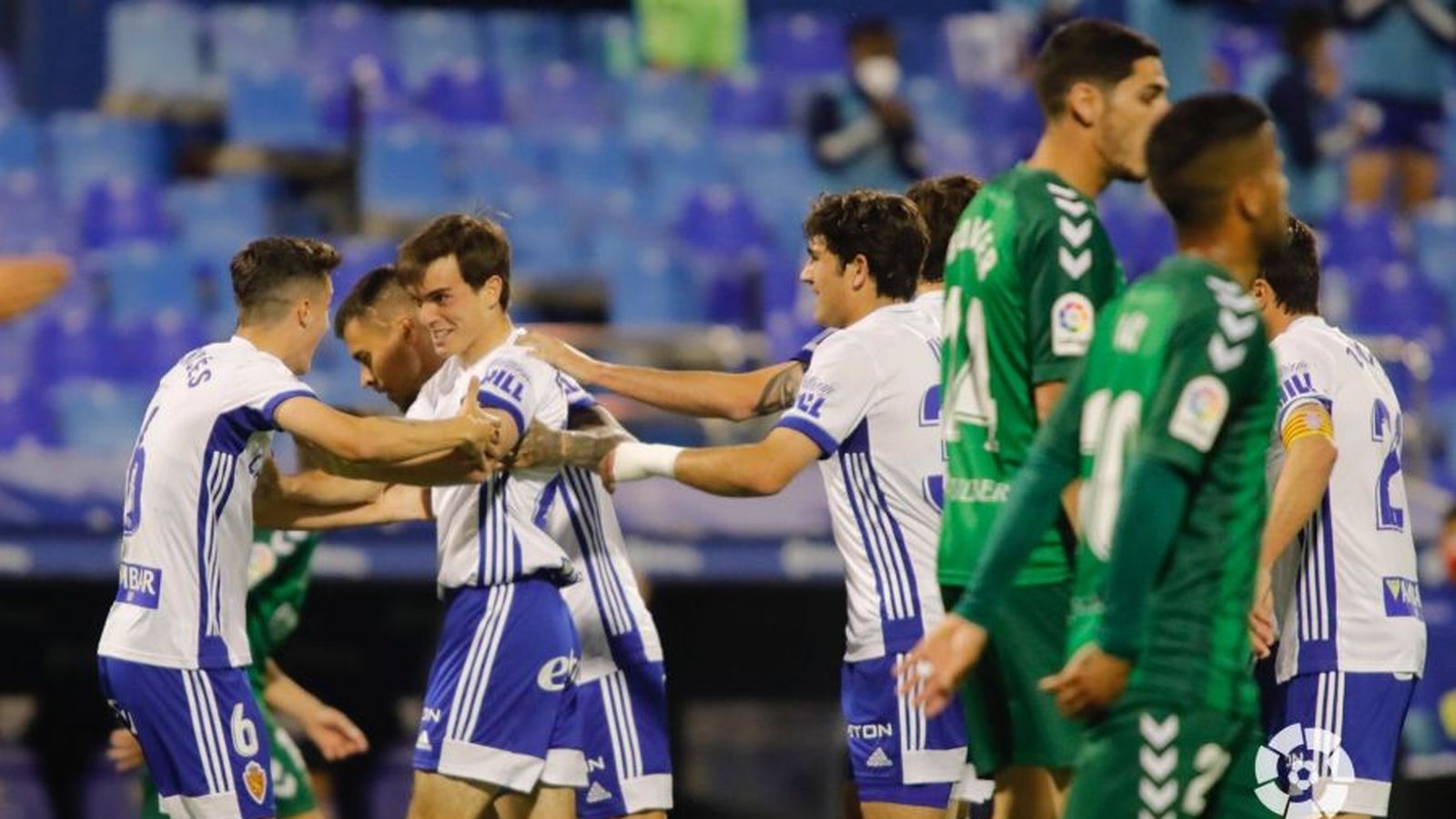 Els jugadors del Saragossa celebren el primer gol