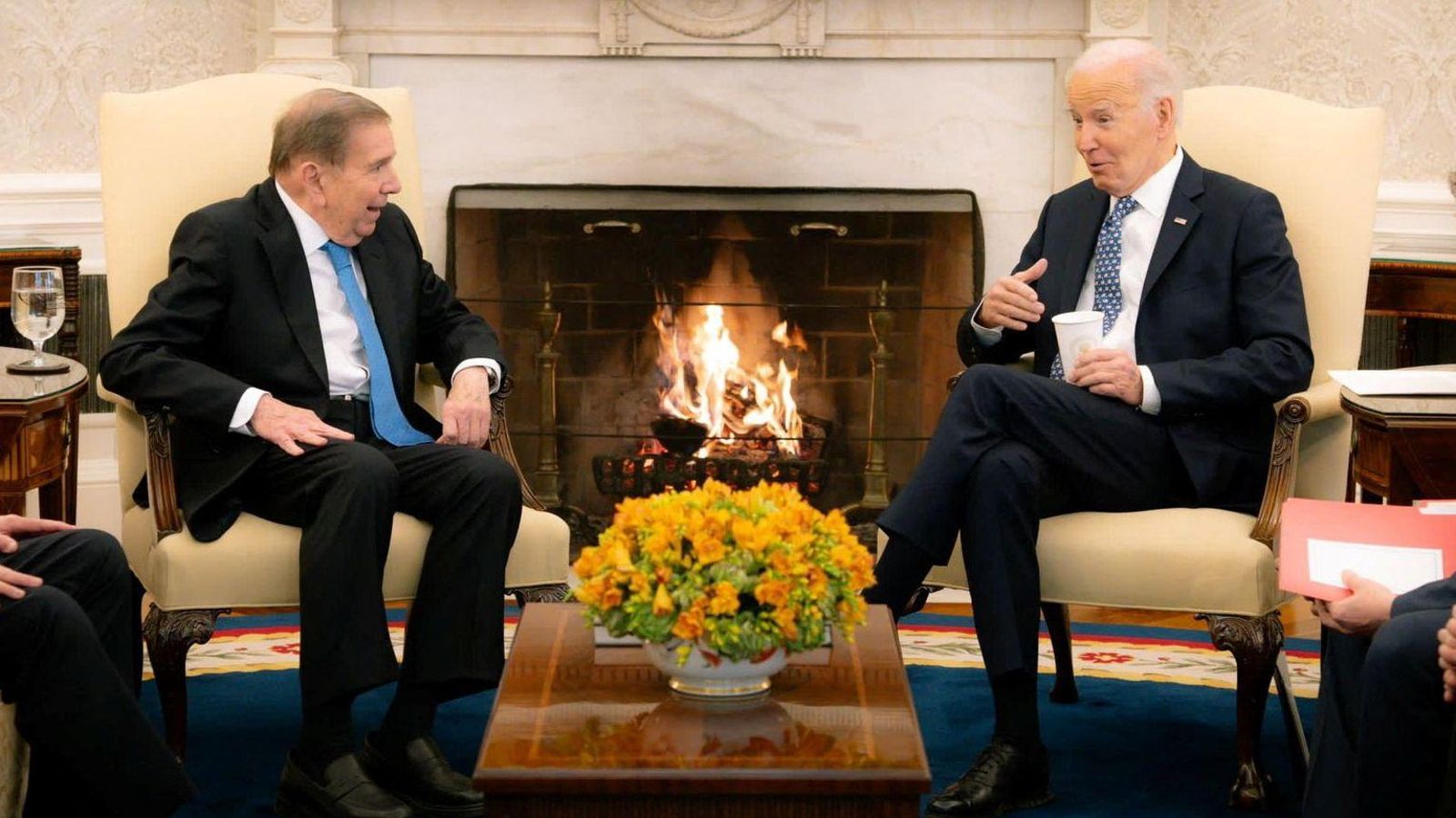 Joe Biden atén el líder opositor veneçolà Edmundo González a la Casa Blanca en una de les últimes reunions com a president dels EUA