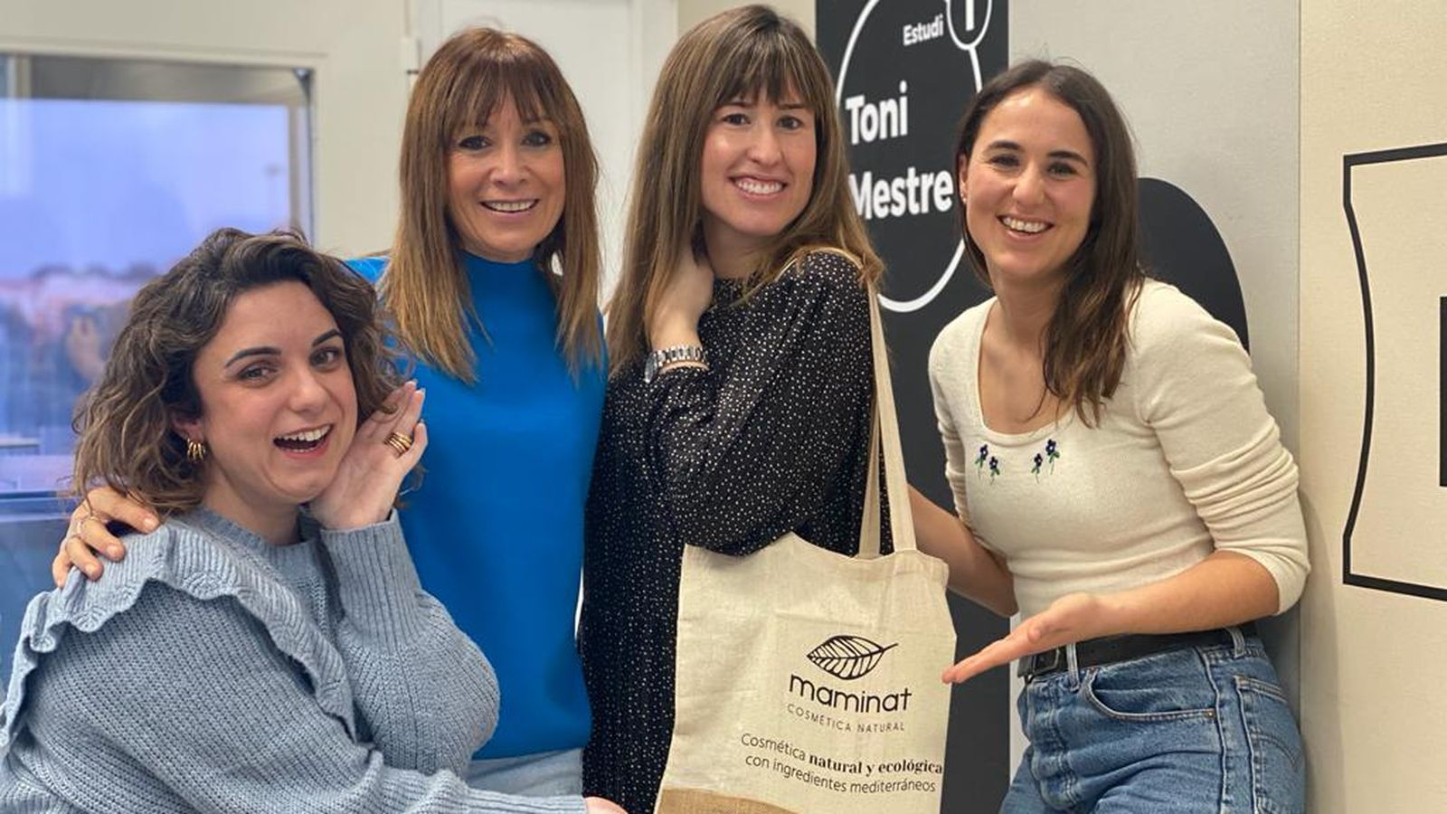 30.12.2022 | Les campanades de la "Guapasecció" amb Maria Juan, Òscar Tramoyeres i Natàlia Olmo, de Maminat