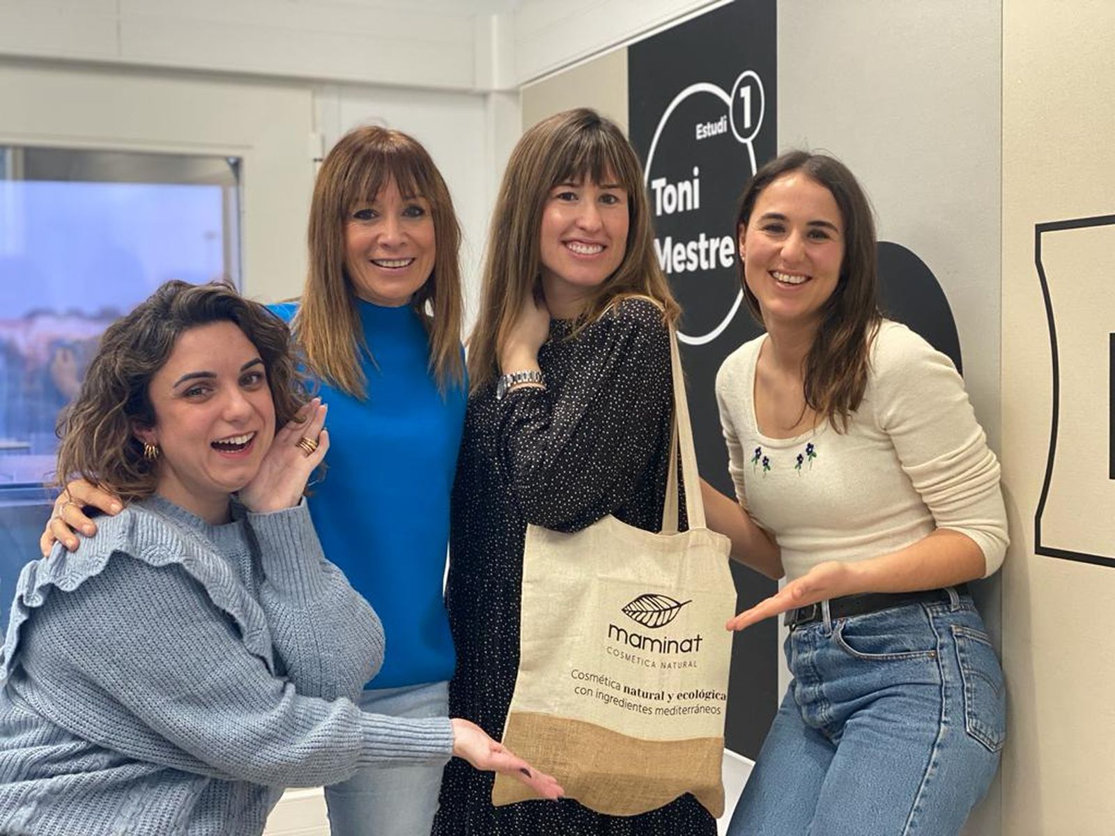 30.12.2022 | Les campanades de la "Guapasecció" amb Maria Juan, Òscar Tramoyeres i Natàlia Olmo, de Maminat