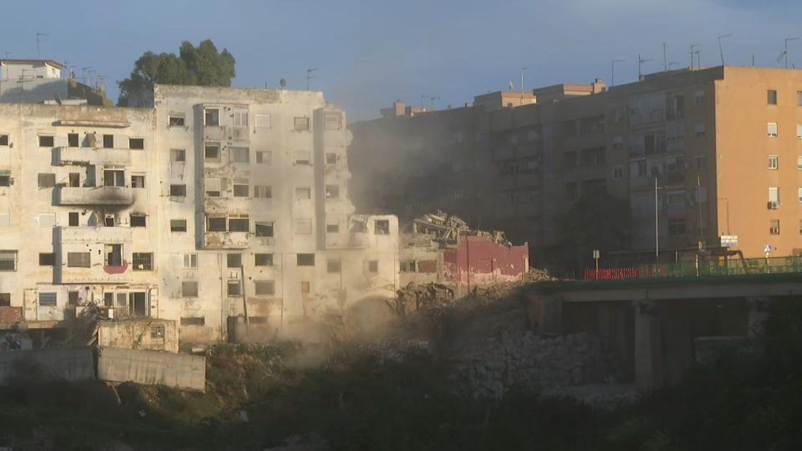 Comença l’enderroc de les finques de Torrent afectades per la dana