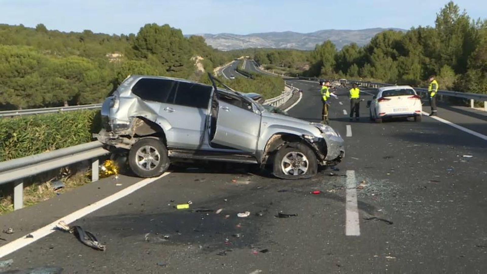 En imatge, el xoc frontal a Tibi, on han mort els conductors dels dos vehicles.