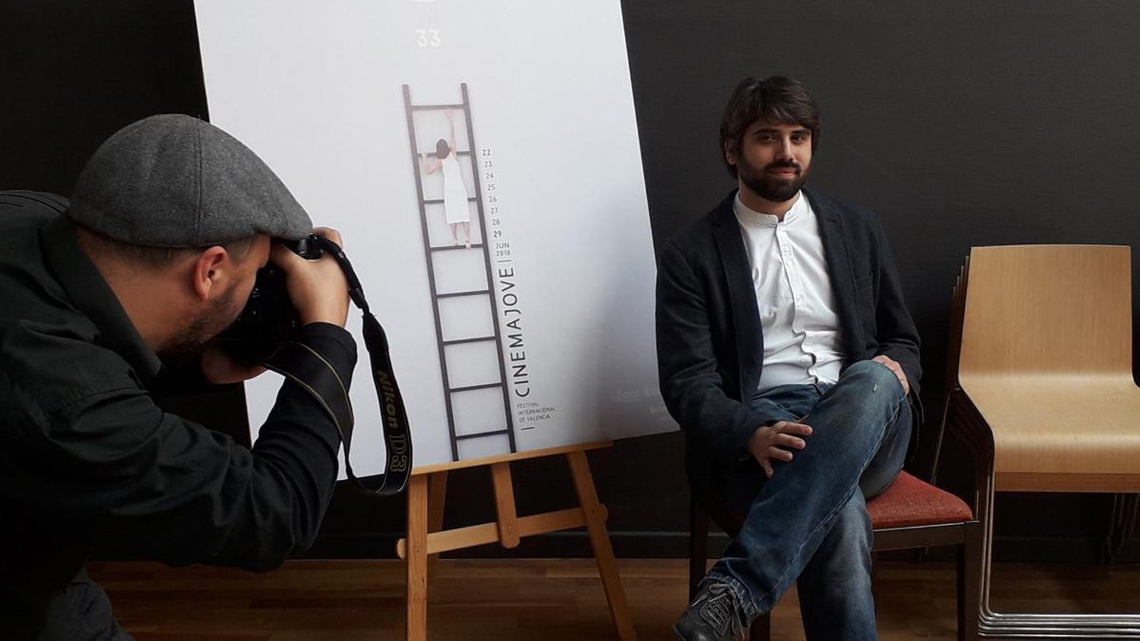 En la 33a edició de Cinema Jove participen 10 produccions en la secció oficial de llargmetratges i 55 títols en la categoria de curtmetratges.