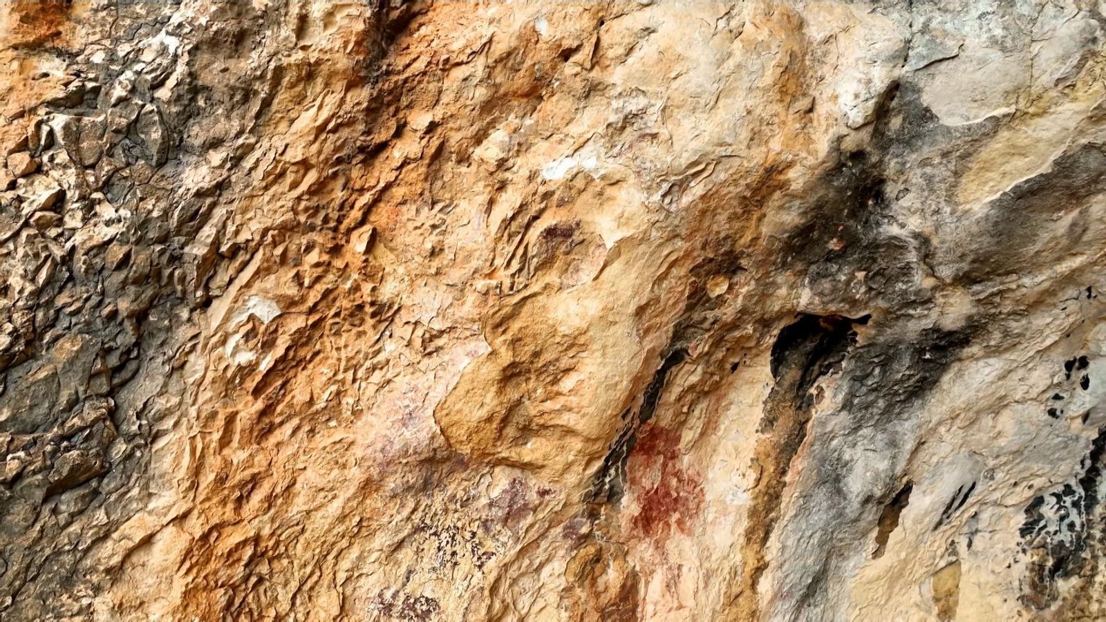 Figura antropomorfa fotografiada a l'abric d'El Salt de Penàguila