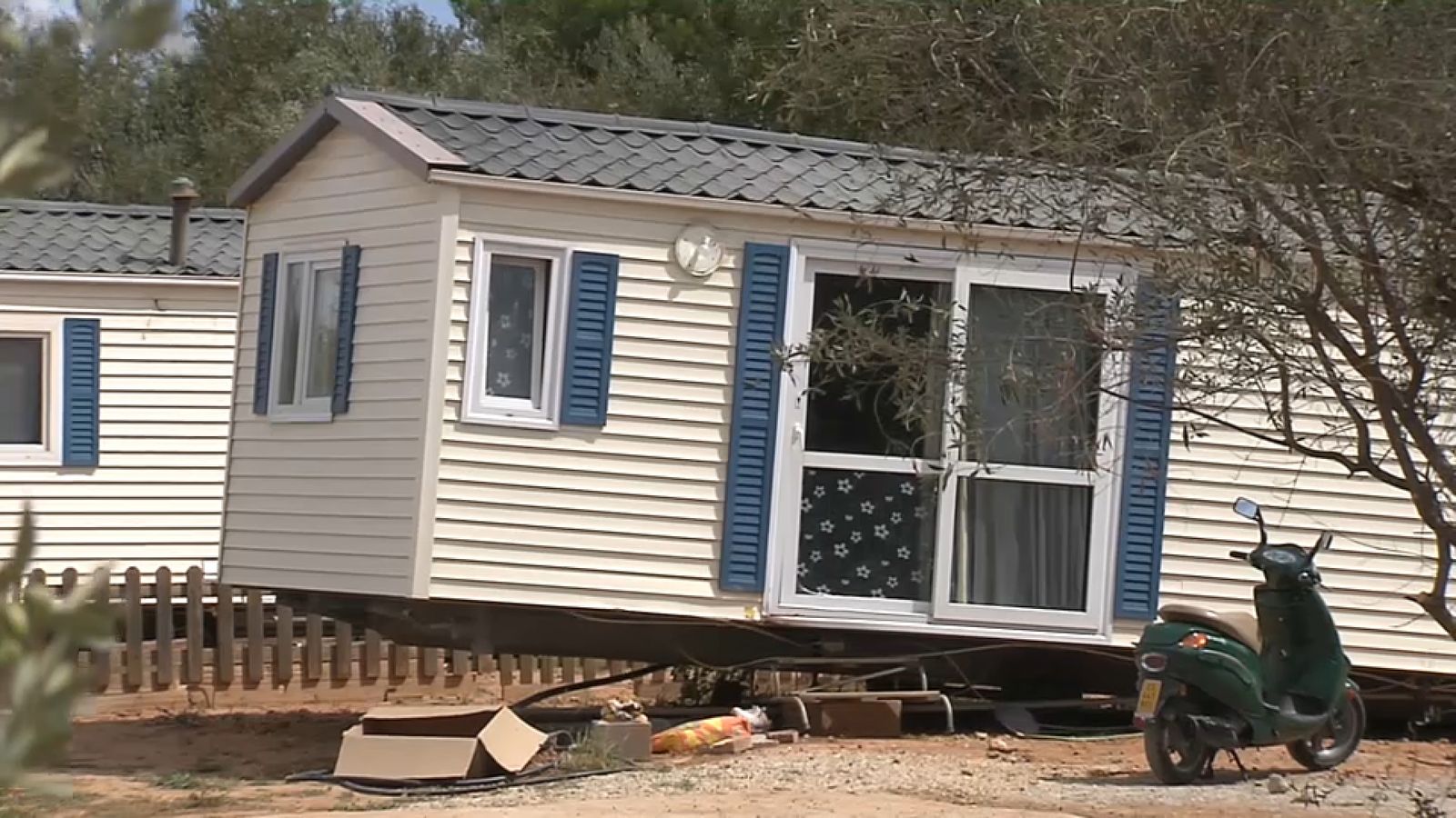 La casa contra la qual el presumpte agressor va estavellar el cotxe encara estava fora del lloc aquest divendres