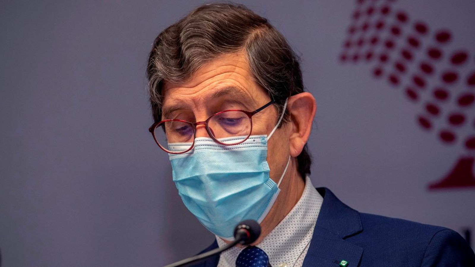 El conseller de Salut de Múrcia, Manuel Villegas, durant la roda de premsa en què ha anunciat la seua renúncia