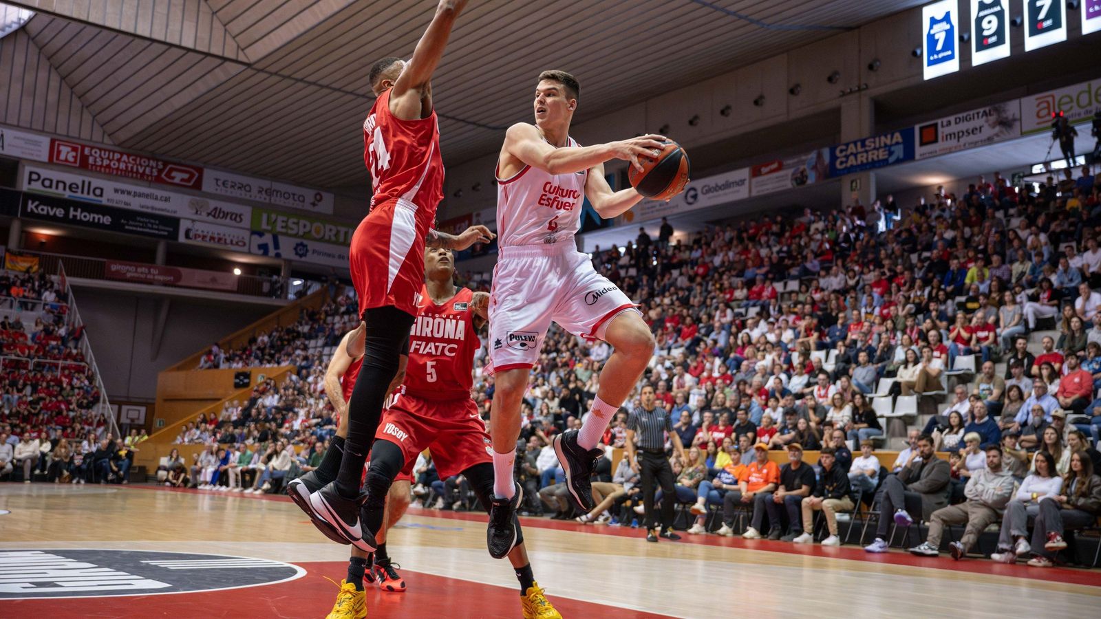 Pradilla, en una acció del partit