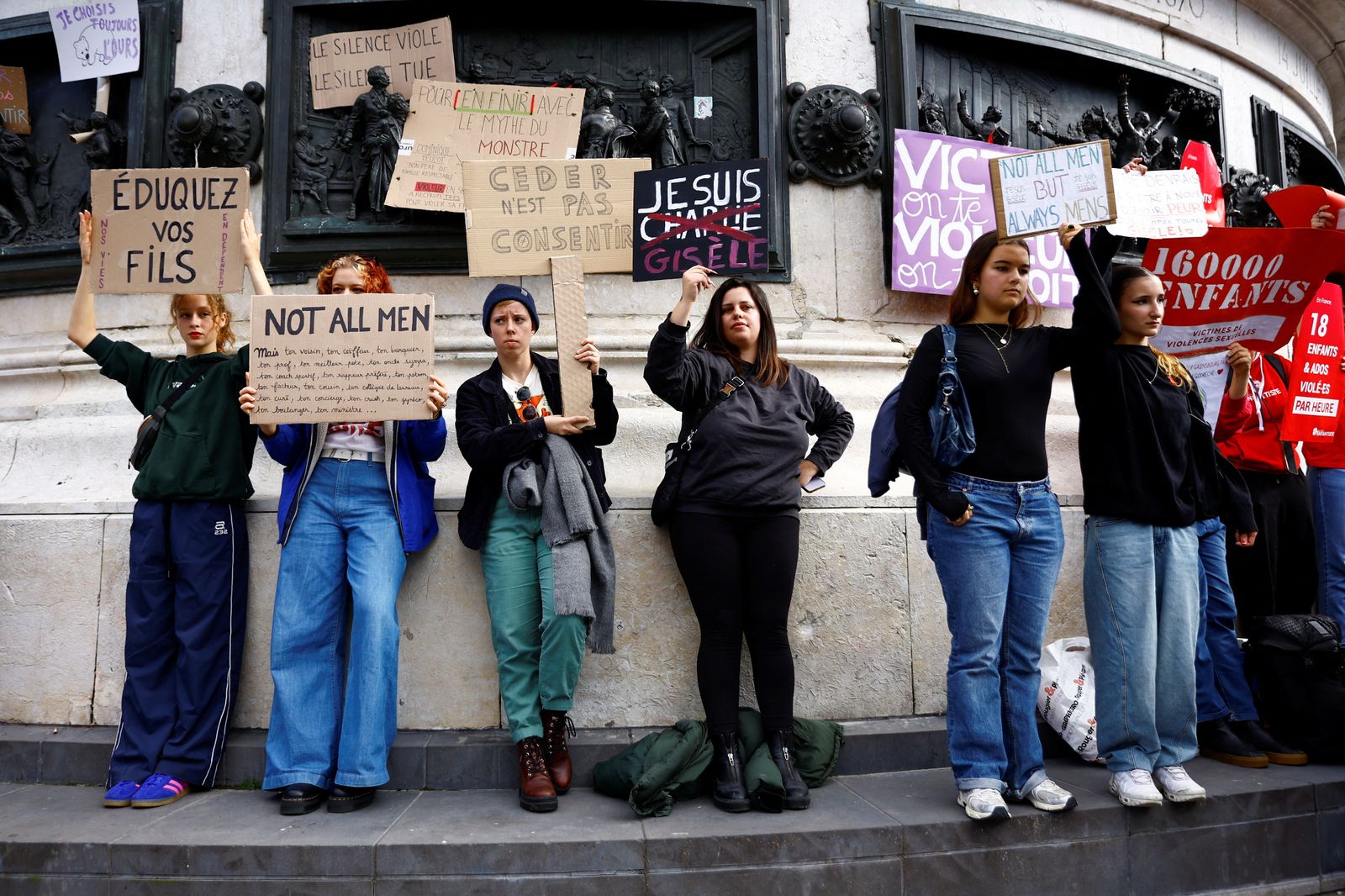 Concentració davant els jutjats en suport a Gisele Pélicot