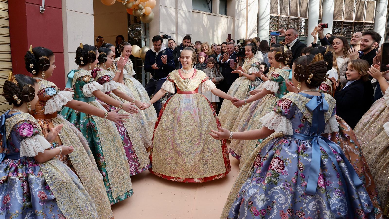 Lucía García revelant el color del seu espolí