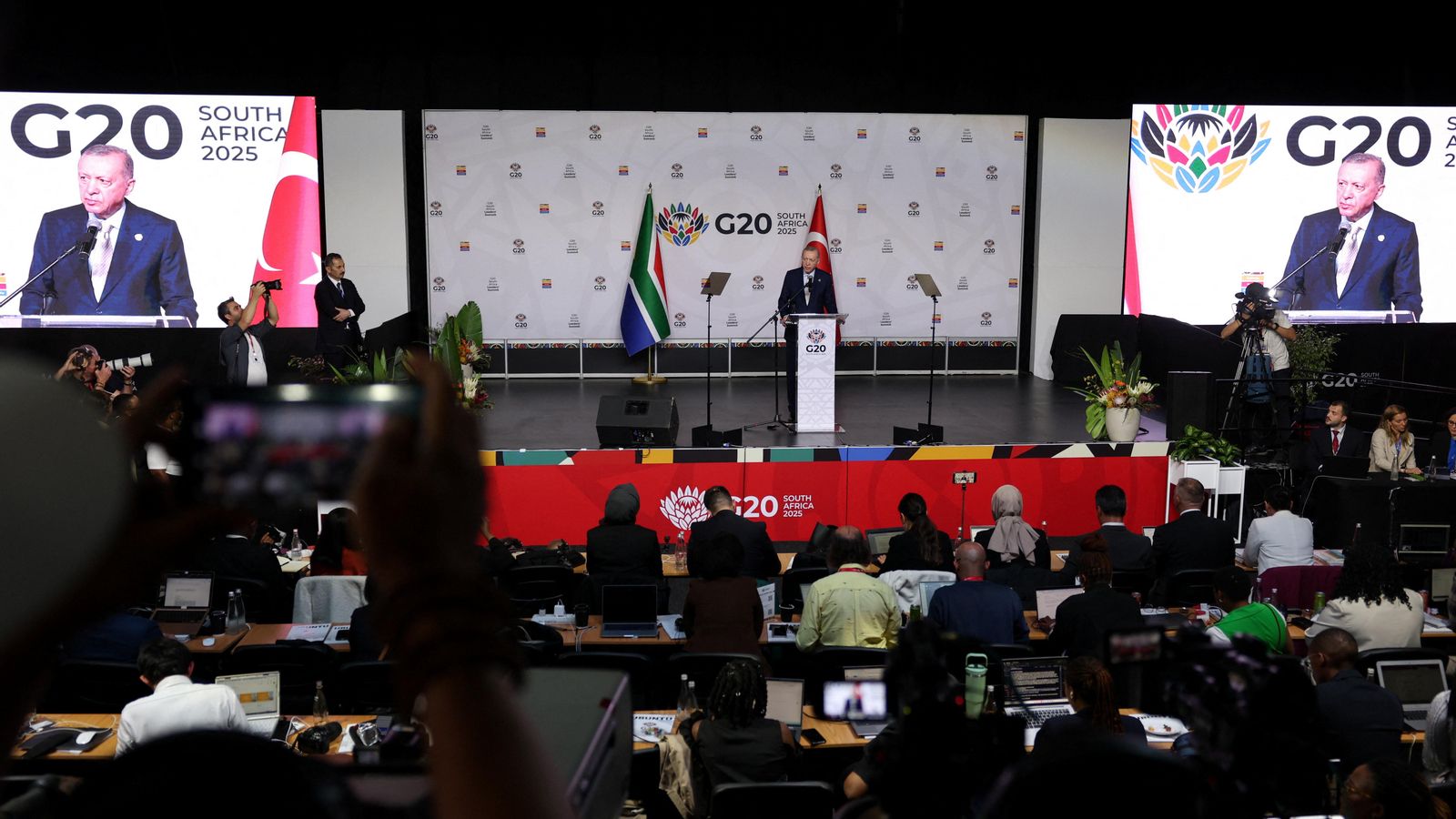 El president turc, Tayyip Erdogan, parla als mitjans al final de la cimera del G20 a Johannesburg, Sudàfrica