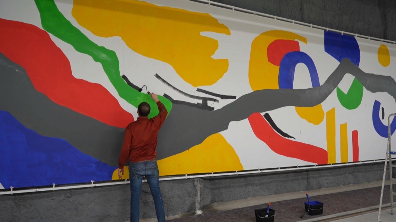 Els nous murals ja decoren la futura estació de la línia 10 de Metrovalència al pas per Russafa