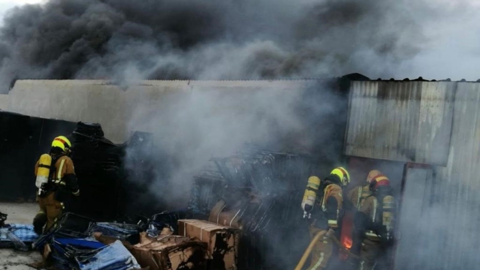 L\'incendi a un basar xinés d\'Oriola obliga a desallotjar quatre persones