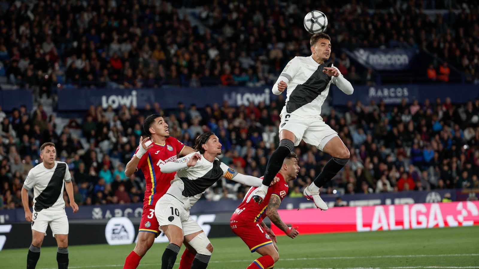 Matías Moreno, en una acció del duel