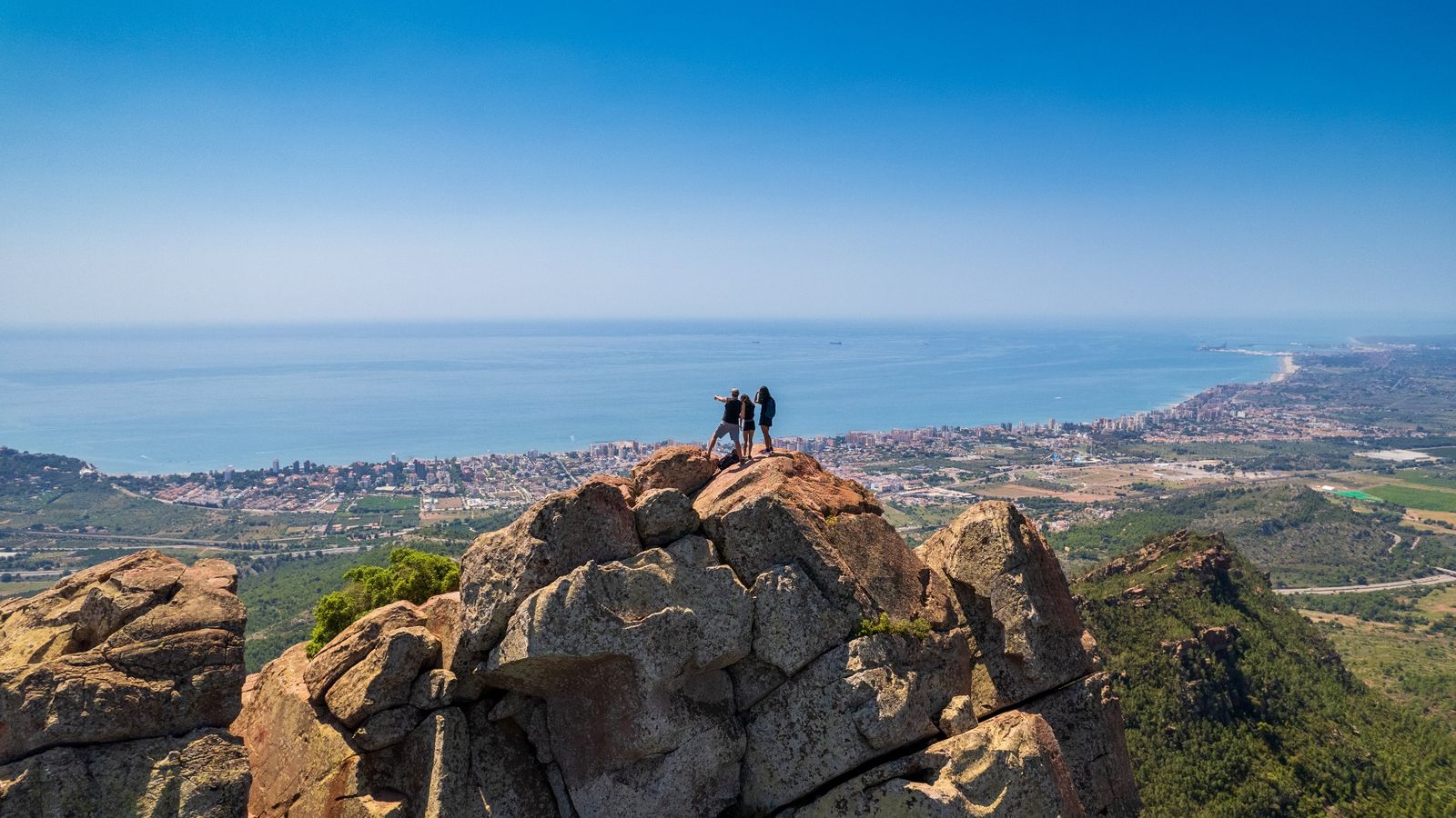Turistes en el Desert de les Palmes, a Benicàssim