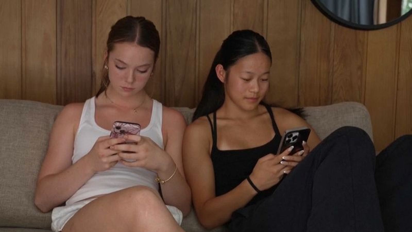 Claire Ni i Stella Pieterse, de 14 anys,