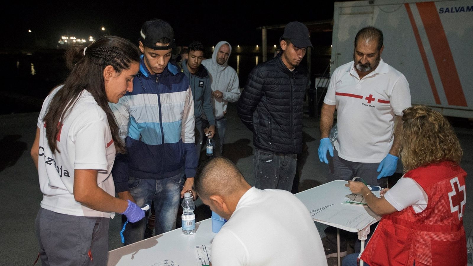 La Creu Roja ha atés i dispensat primera atenció sanitària i alimentària als migrants