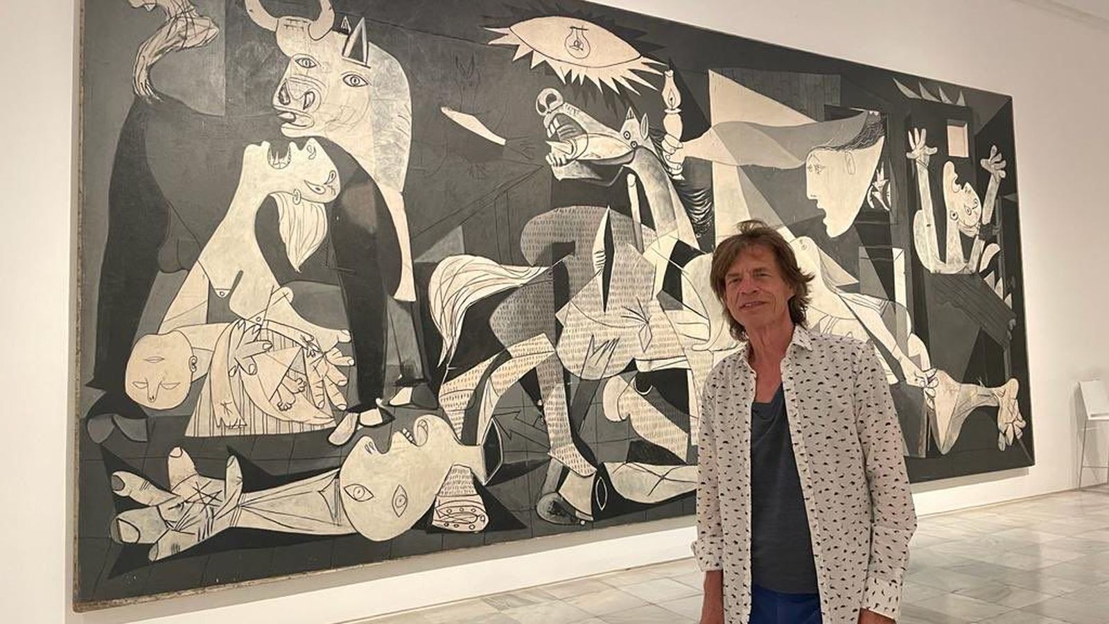 Mick Jagger davant del Guernica de Picasso al museu Reina Sofia de Madrid