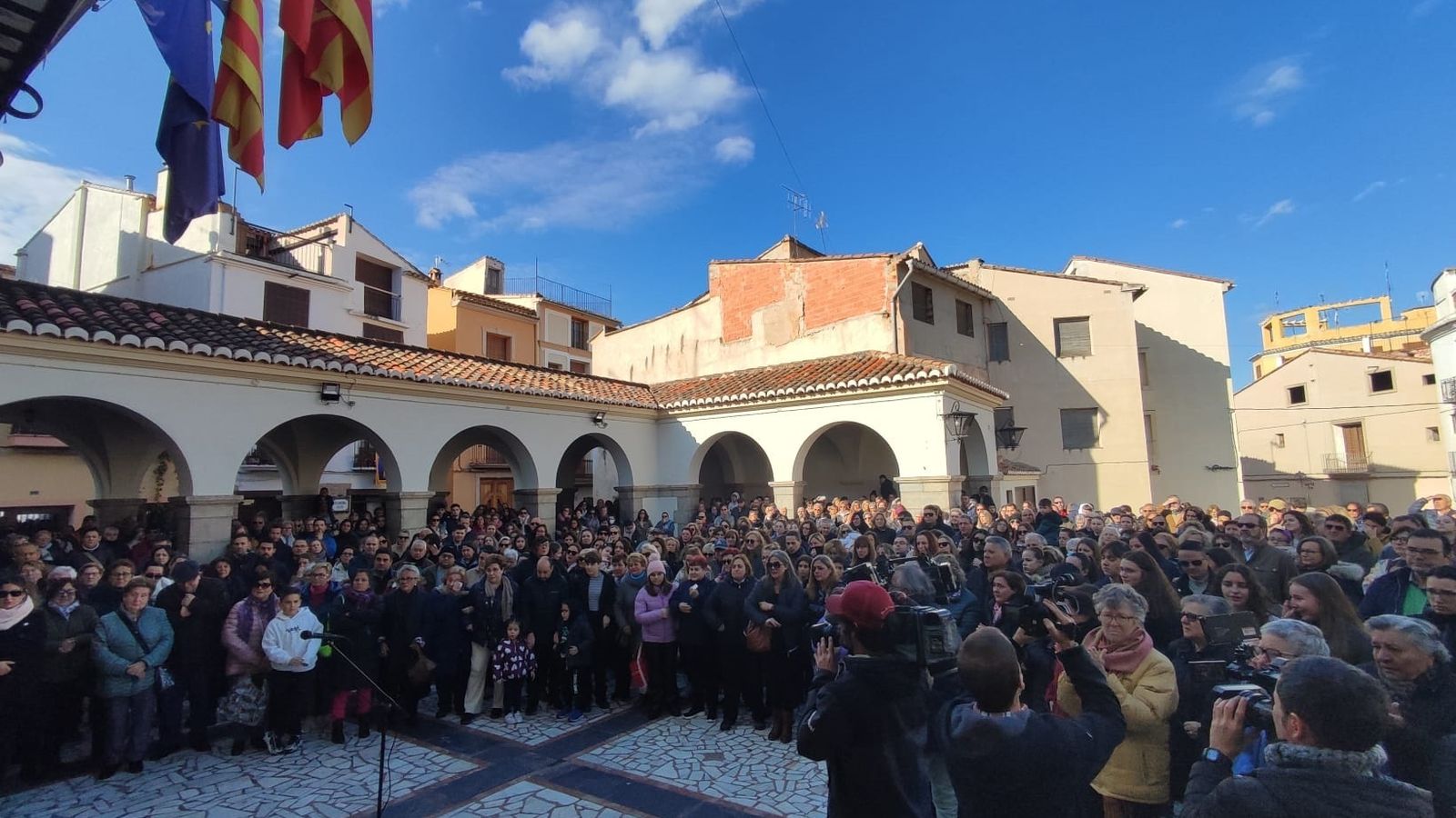 Xèrica recorda a Emma, la xicoteta morta per peritonitis, amb un minuto de silenci