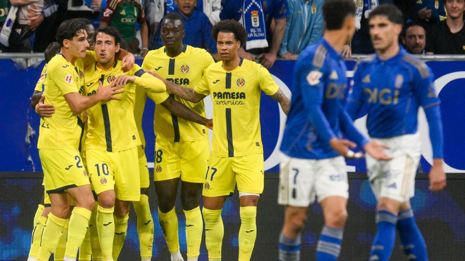 Els jugadors del Villarreal celebren el gol