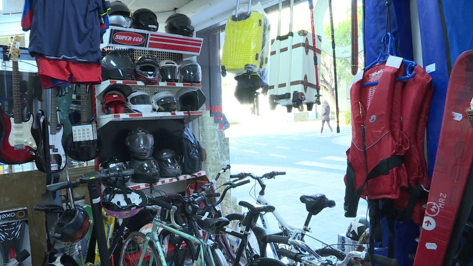 Les compres en botigues de segona mà augmenten de cara a Nadal