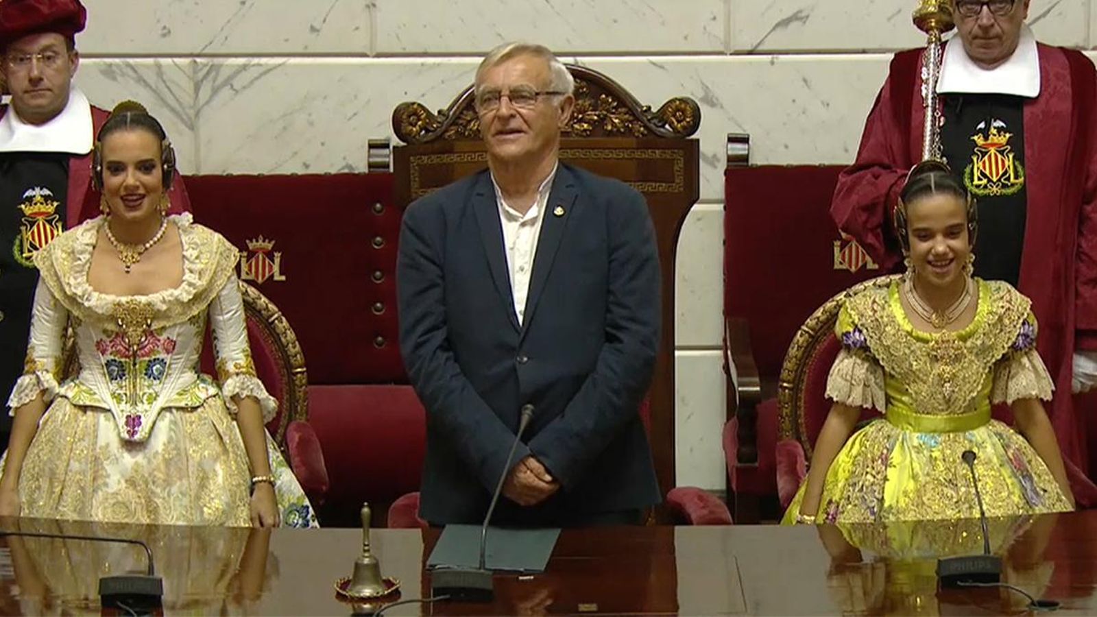 Marina Civera i Sara Larrazábal, han sigut proclamades fallera major 2019 i fallera major infantil, respectivament Marina Civera i Sara Larrazábal, han sigut proclamades fallera major 2019 i fallera major infantil, respectivament