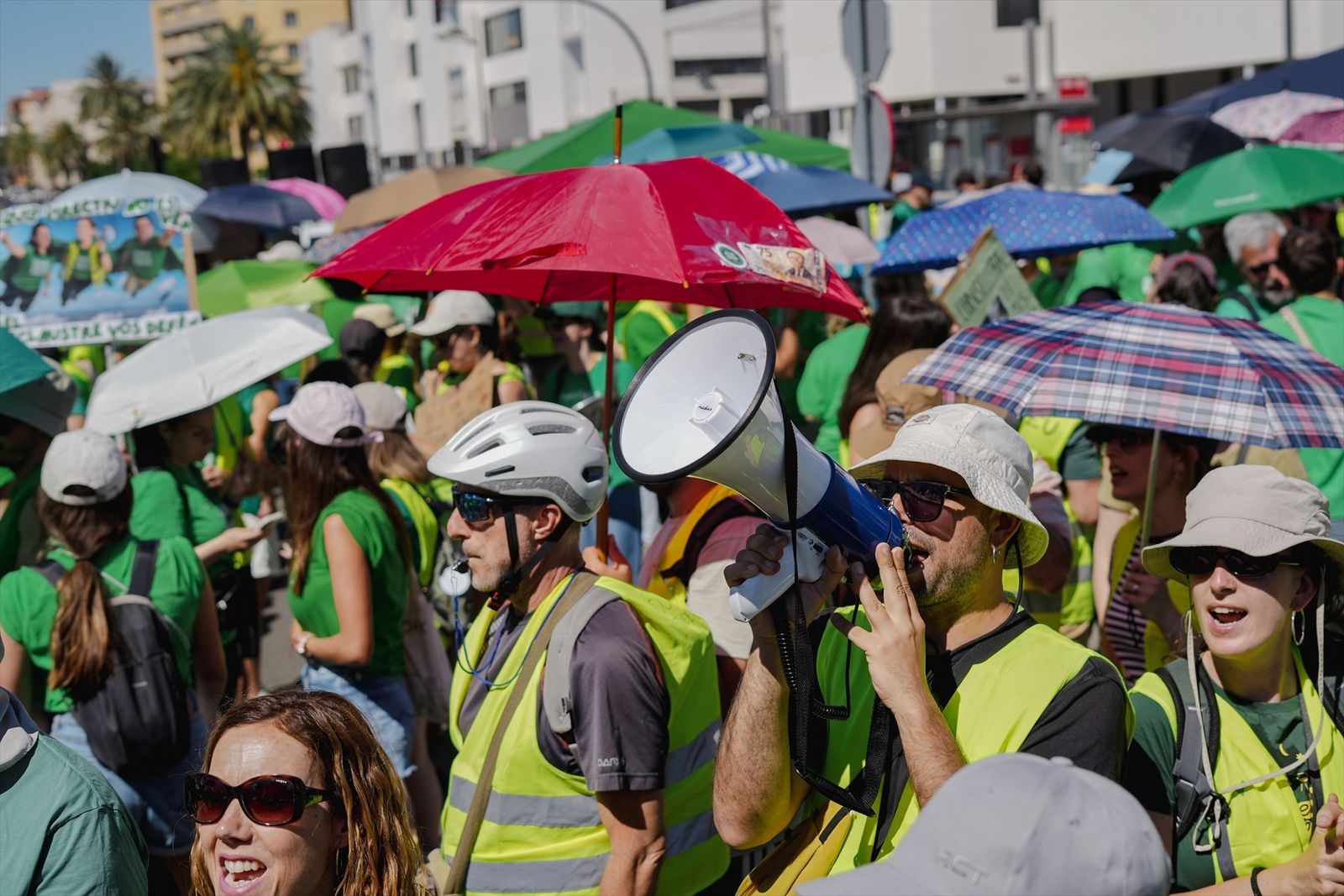 Protesta dels docents fora de les dependències de la Conselleria d'Educació, este dilluns
