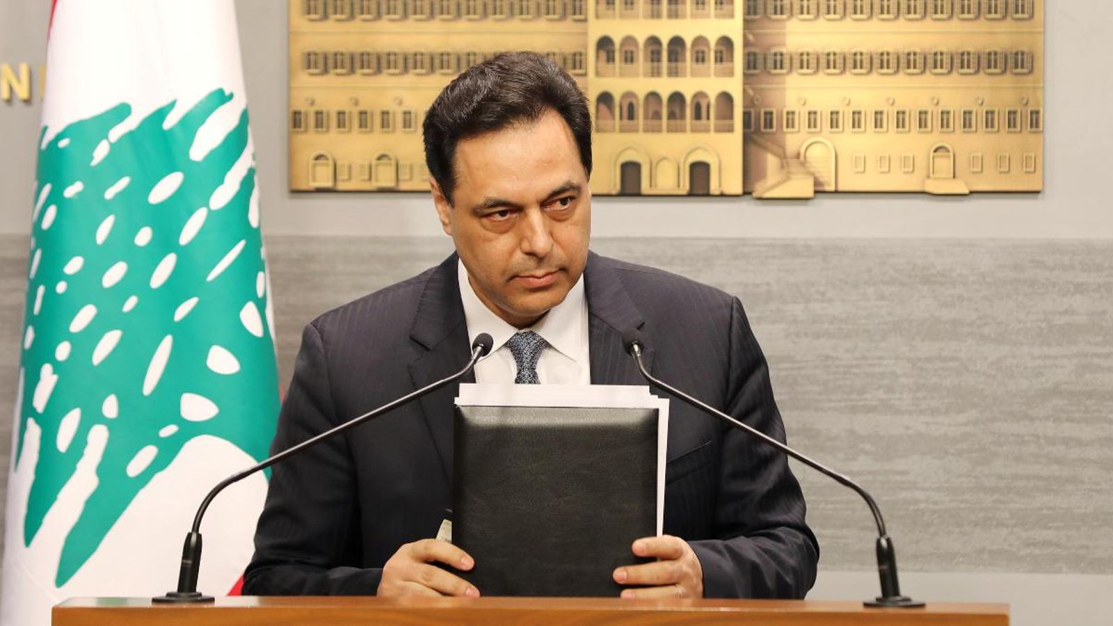 El primer ministre del Líban, Hasan Diab, anuncia la seua dimissió en un missatge a la nació televisat