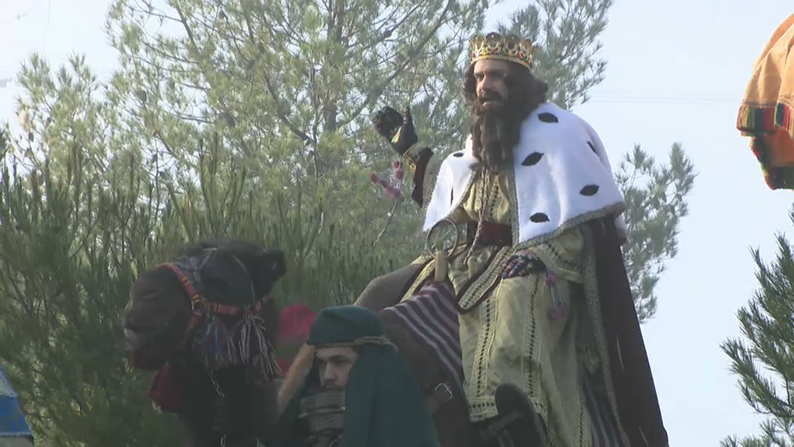 VÍDEO | La Canyada es transforma en un escenari teatral per a donar la benvinguda als Reis d’Orient