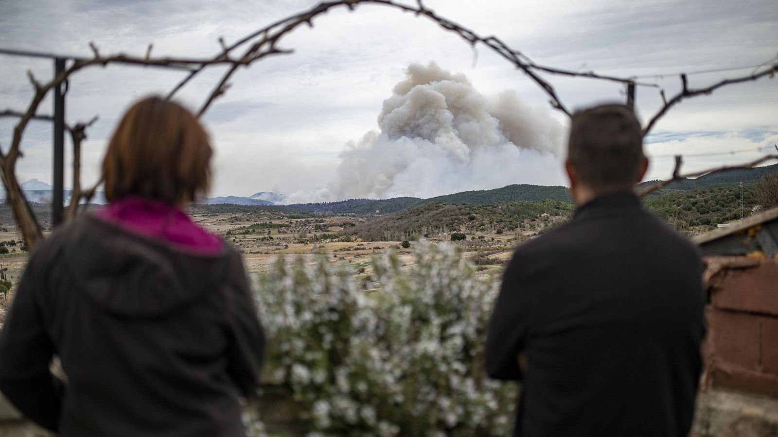 El veïnat desallotjat espera l'avís de la Guàrdia Civil per tornar a les seues cases