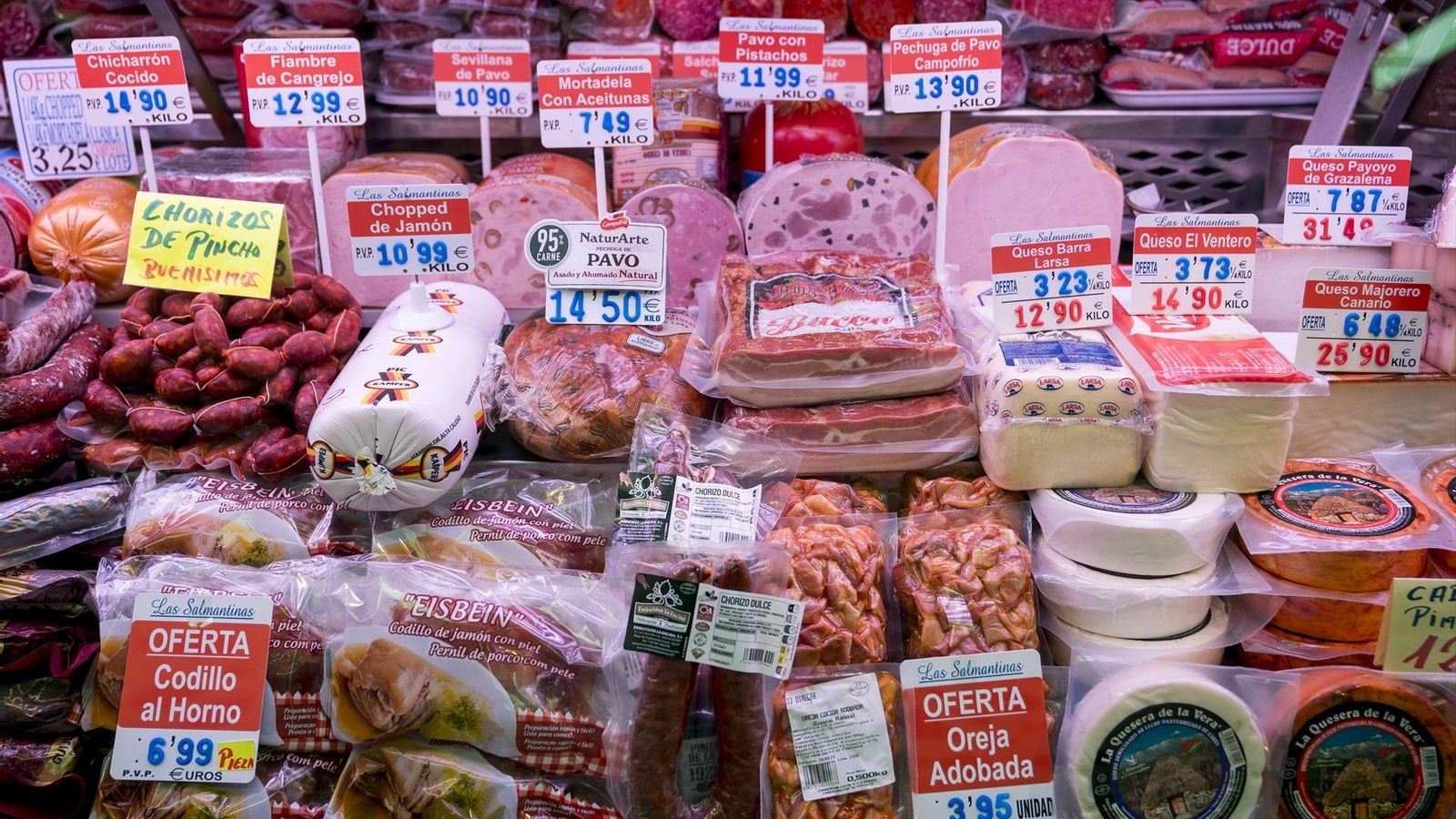 Aparador d'una xarcuteria (arxiu)