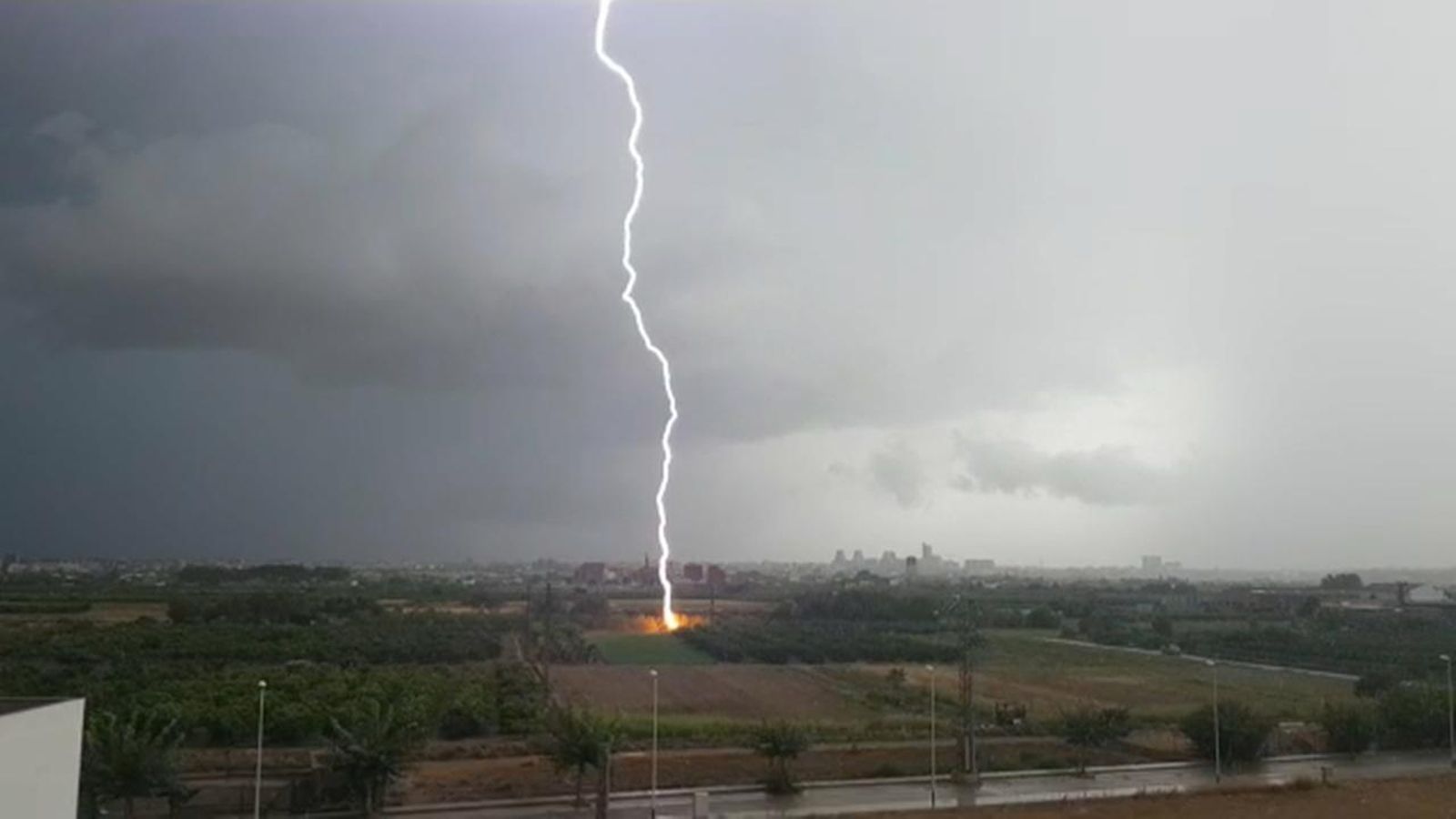 Foto d'arxiu d'un llamp Llamp Alfara del Patriarca