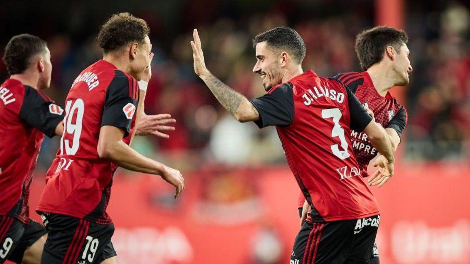 Els jugadors del Mirandés celebren el gol