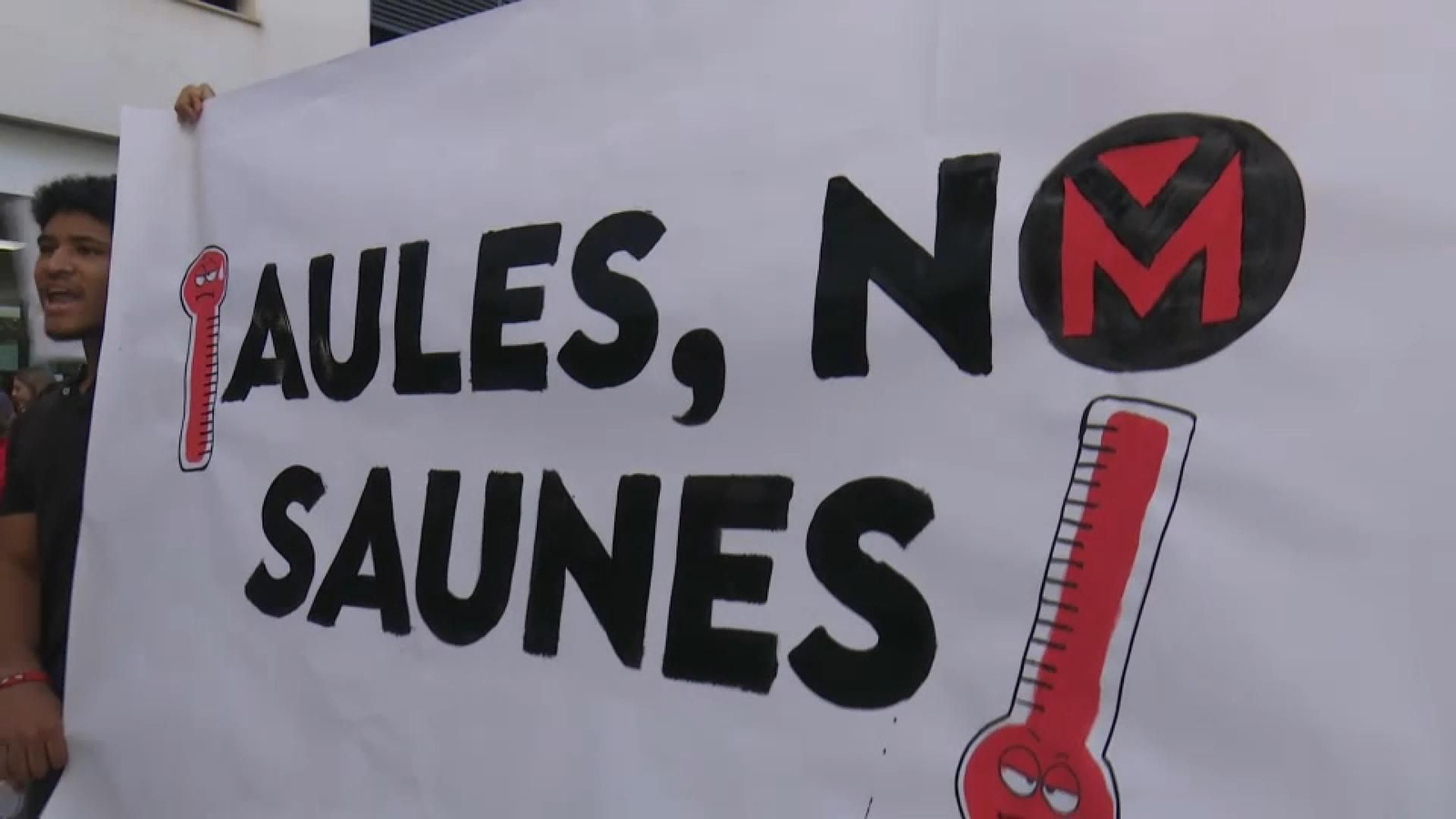 En imatge, una de les protestes recents per la calor als centres educatius valencians