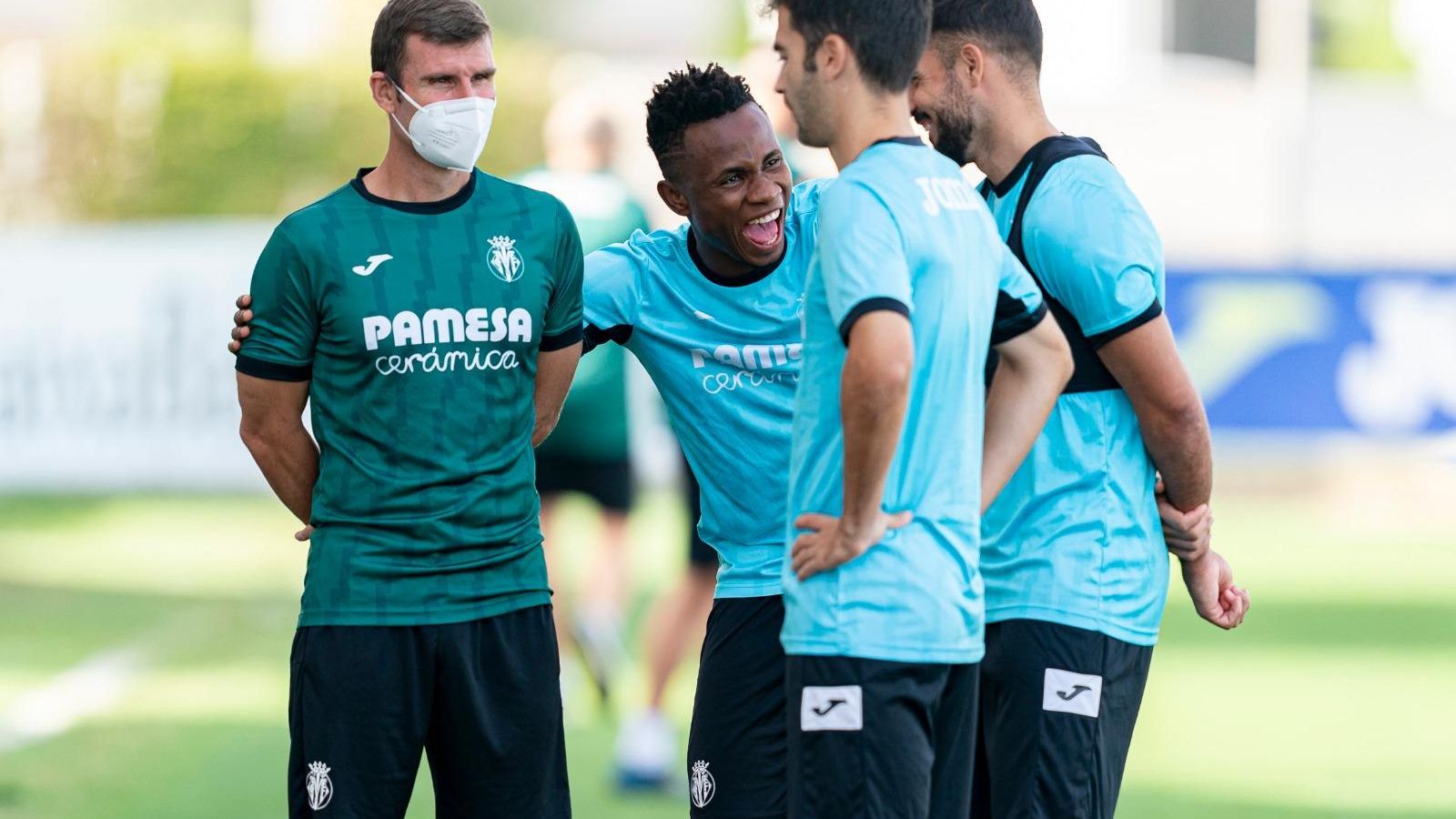 Chukwueze torna a entrenar-se amb el grup